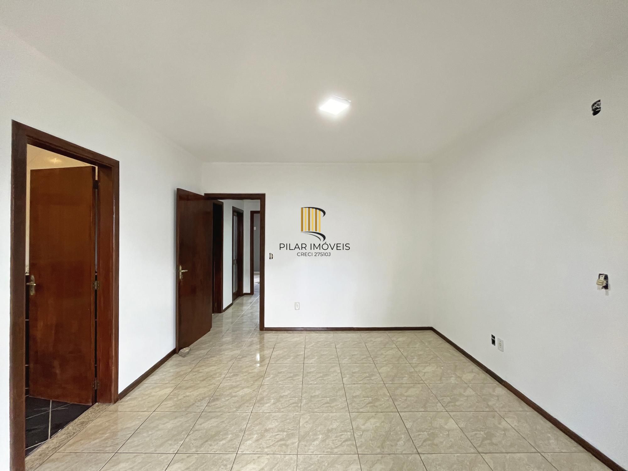 Casa 3 dormitórios no bairro Hípica