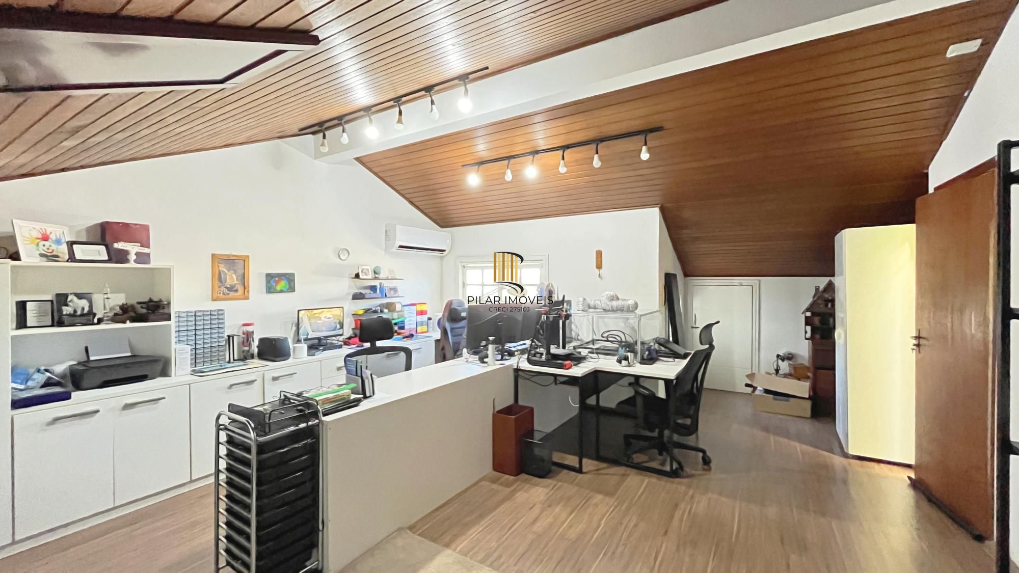 Casa de Condomínio 3 dormitórios no bairro Hípica