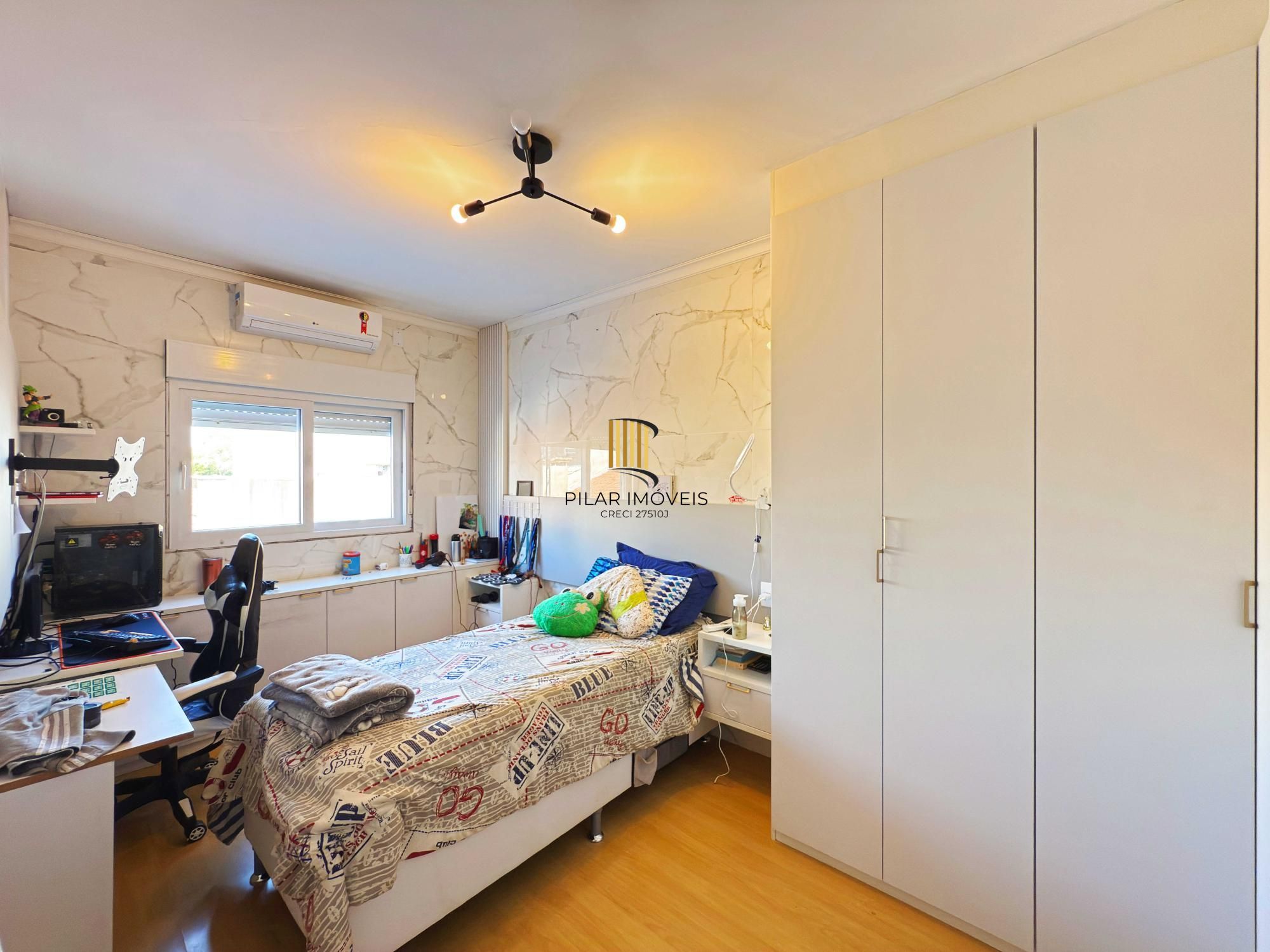 Em busca de uma casa espaçosa e cheia de comodidades no bairro Hípica