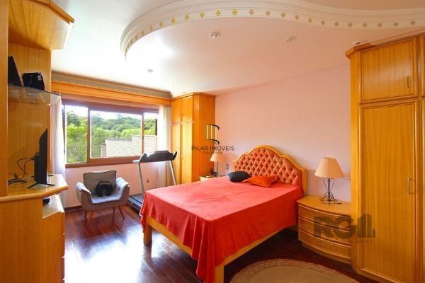 Casa em Porto Alegre, no bairro Ipanema, com 3 dormitório(s), e 3 banheiros, à venda.