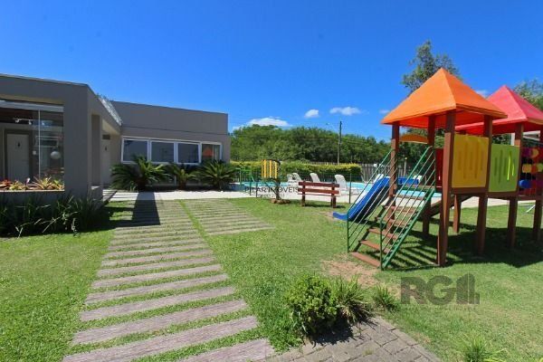 Casa em Porto Alegre, no bairro Hípica, com 3 dormitório(s), e 3 banheiros, à venda.