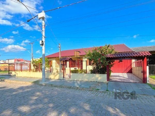 Casa 4 dormitórios no bairro Restinga