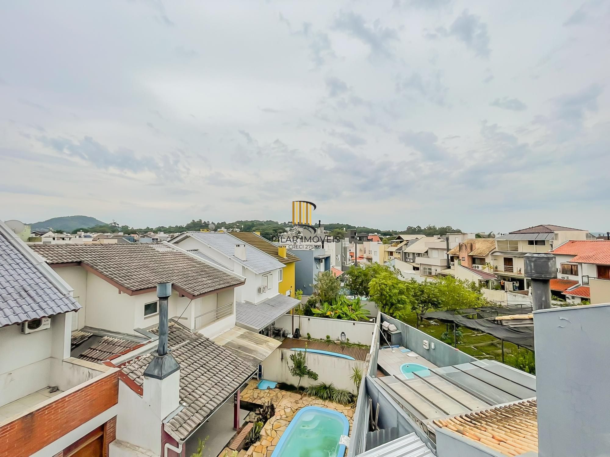 Casa 3 dormitórios no bairro Hípica