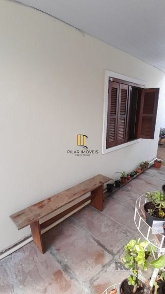 Casa em Porto Alegre, no bairro Restinga, com 2 dormitório(s), e 2 banheiros, à venda.