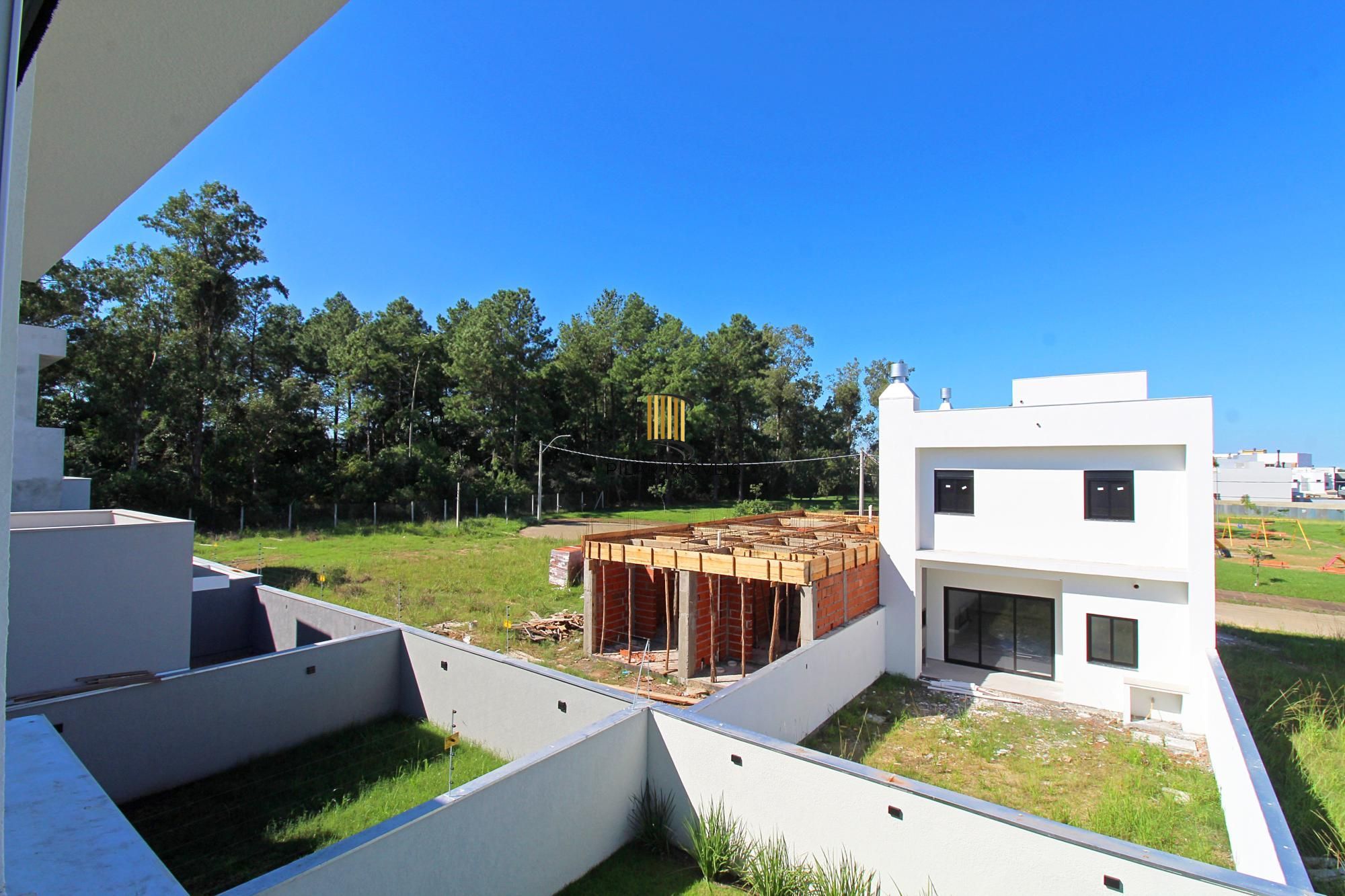 Casa em Porto Alegre, no bairro Hípica, com 3 dormitório(s), e 3 banheiros, à venda.