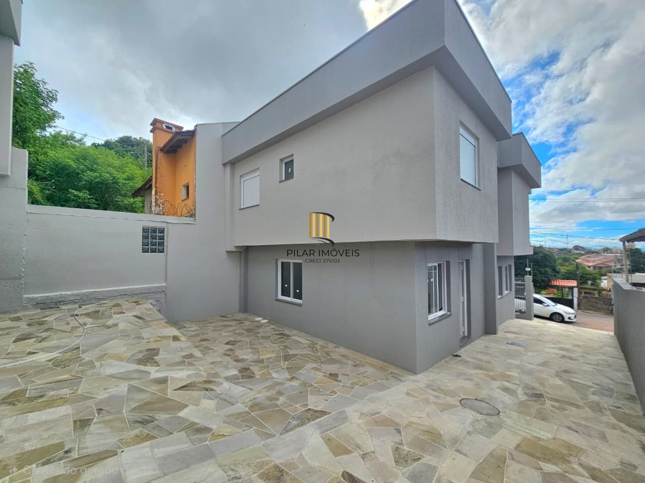 Sobrado 2 dormitórios no bairro Tristeza