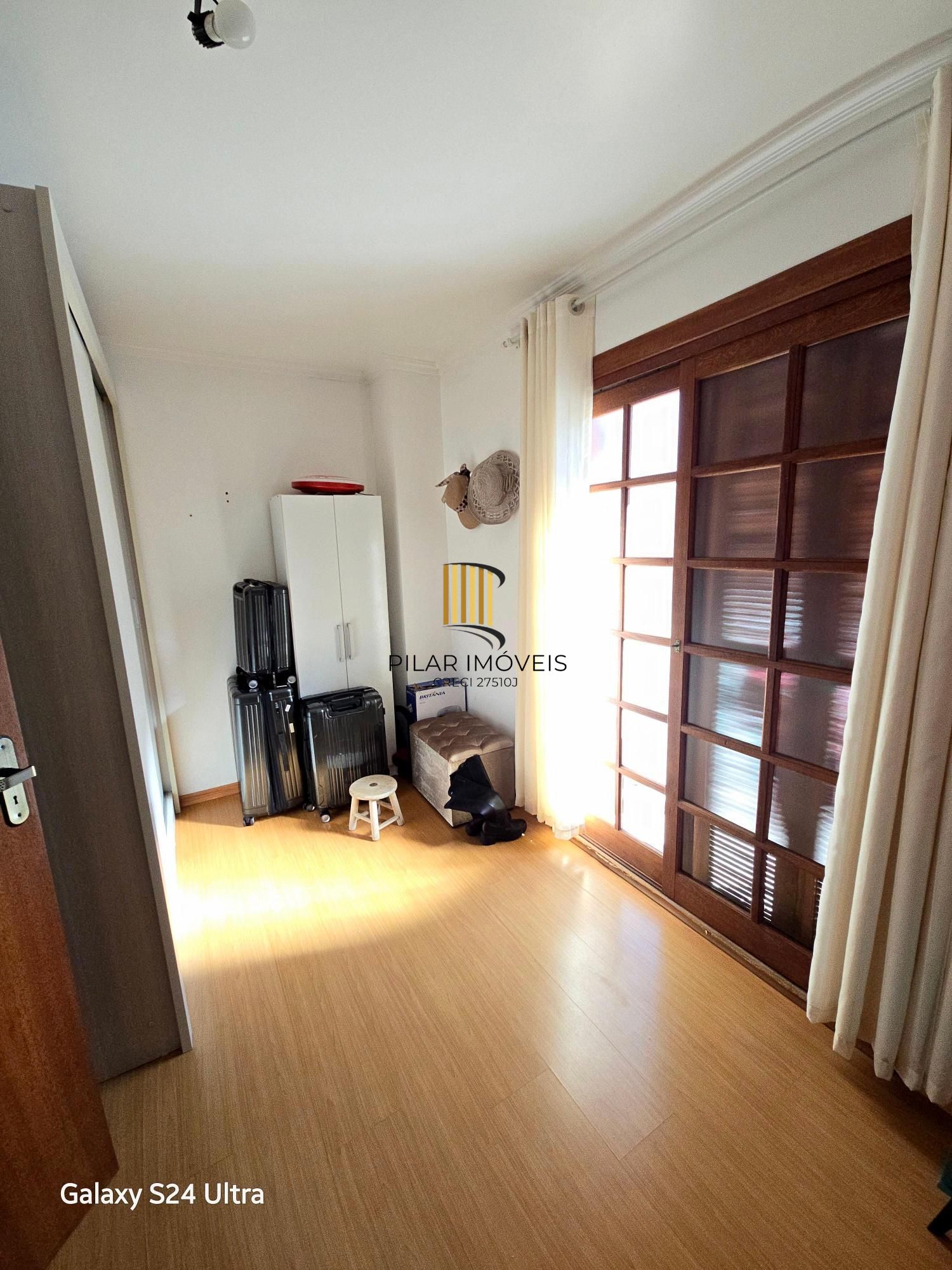 Casa 2 dormitórios no bairro Hípica