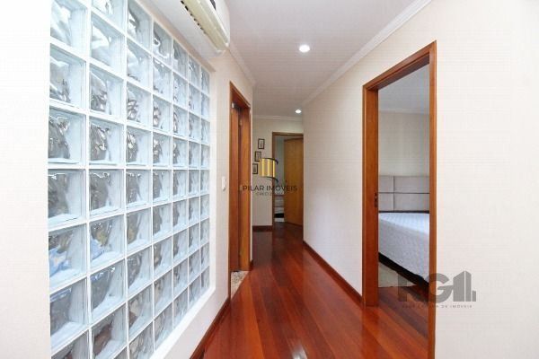 Casa em Porto Alegre, no bairro Belém Novo, com 3 dormitório(s), e 3 banheiros, à venda.