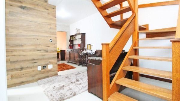 Casa em Porto Alegre, no bairro Hípica, com 3 dormitório(s), e 3 banheiros, à venda.