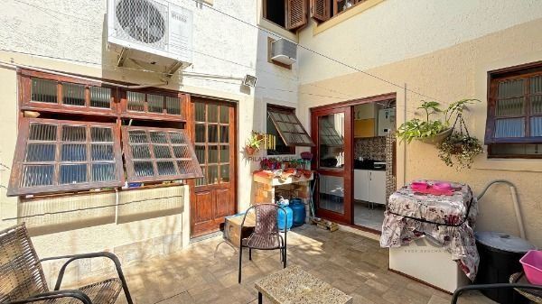 Casa Condominio em Porto Alegre, no bairro Ipanema, com 3 dormitório(s), e 3 banheiros, à venda.