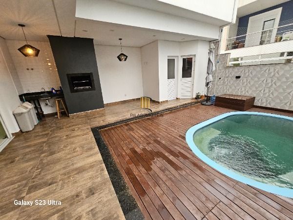 Casa Condominio em Porto Alegre, no bairro Hípica, com 4 dormitório(s), e 4 banheiros, à venda.
