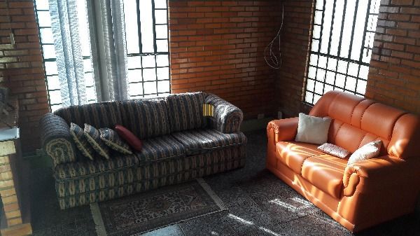 Casa em Porto Alegre, no bairro Aberta dos Morros, com 4 dormitório(s), e 4 banheiros, à venda.