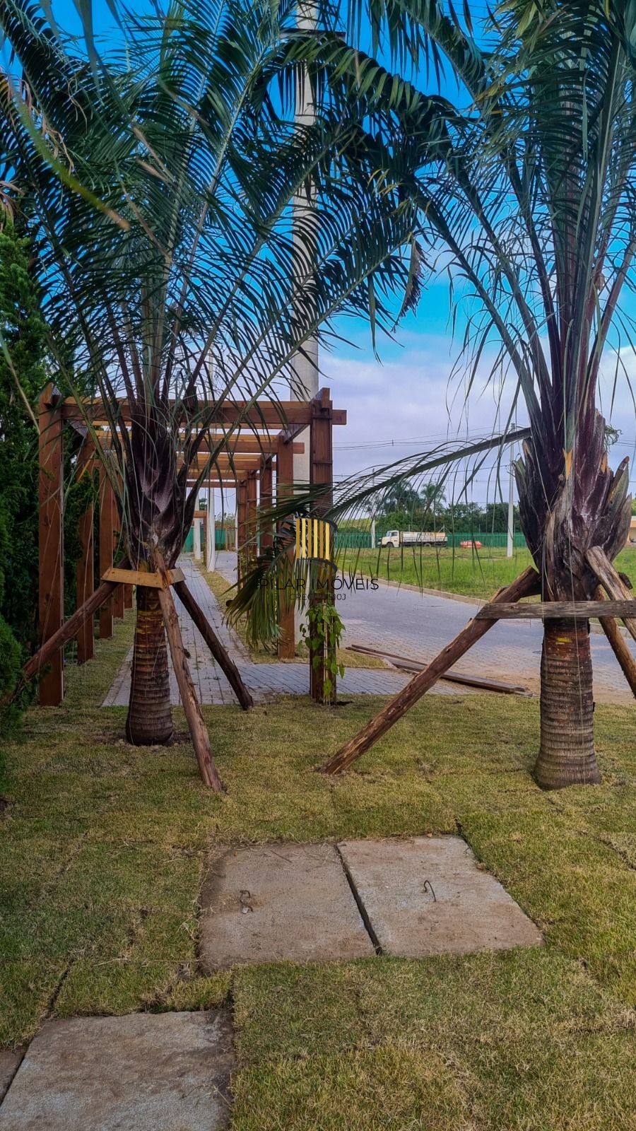 Lindo sobrado com 3 suítes em condomínio com infraestrutura completa na zona sul de Porto Alegre !