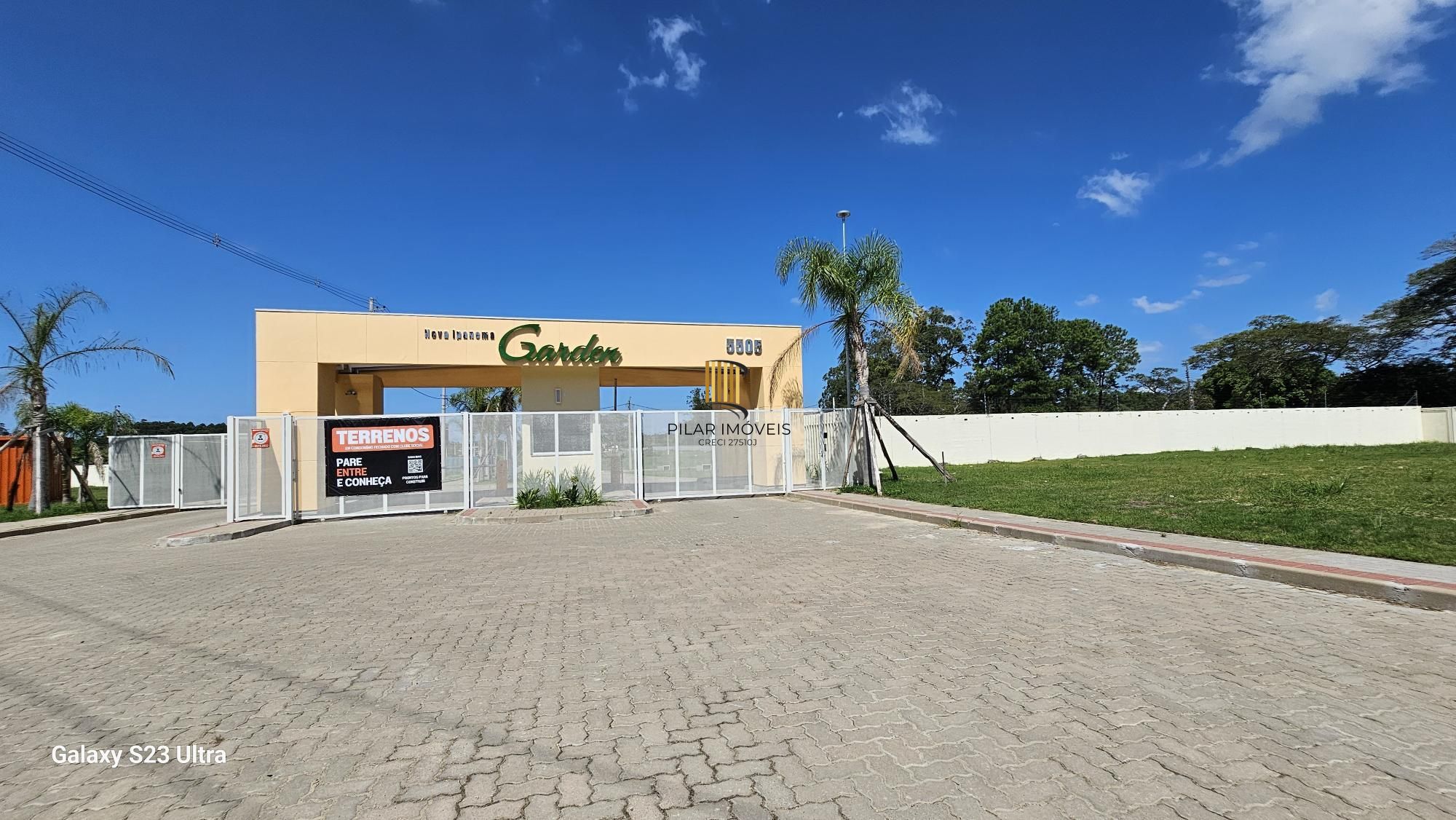 Lindo sobrado com 3 suítes em condomínio com infraestrutura completa na zona sul de Porto Alegre !