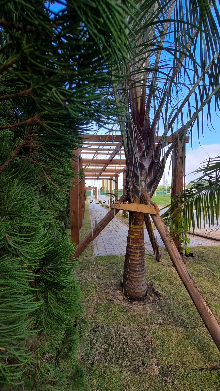 Lindo sobrado com 3 suítes em condomínio com infraestrutura completa na zona sul de Porto Alegre !