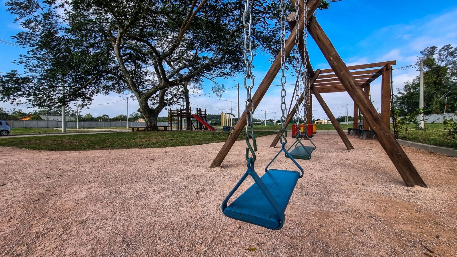 Lindo sobrado com 3 suítes em condomínio com infraestrutura completa na zona sul de Porto Alegre !