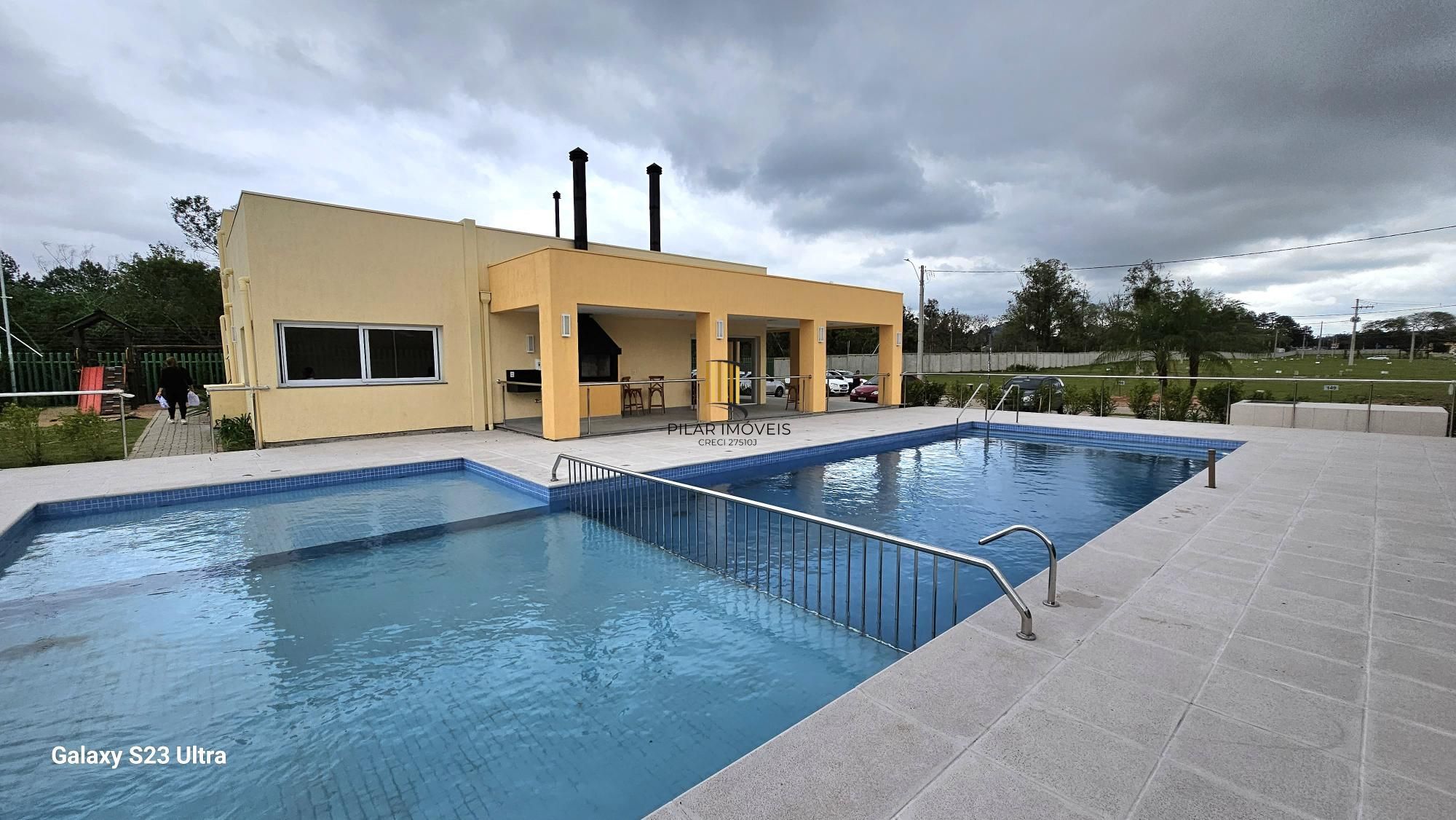 Lindo sobrado com 3 suítes em condomínio com infraestrutura completa na zona sul de Porto Alegre !