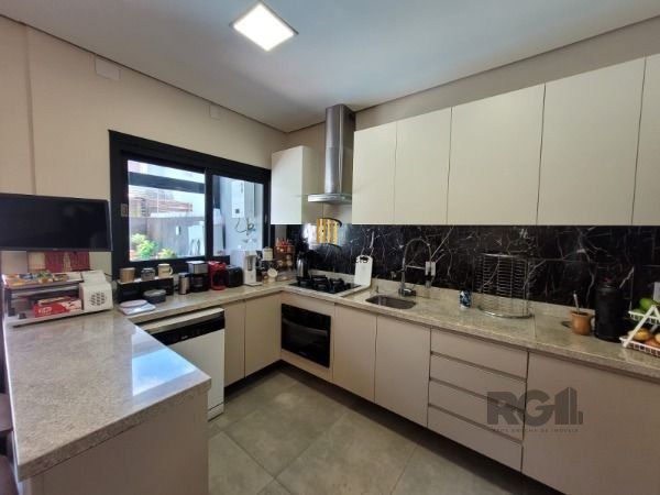 Casa de Condomínio 3 dormitórios no bairro Hípica