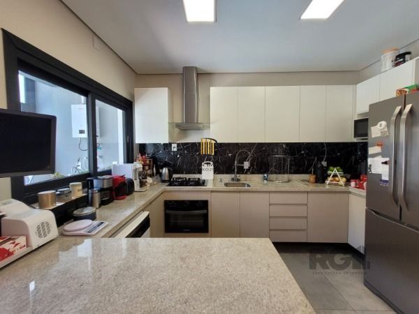 Casa de Condomínio 3 dormitórios no bairro Hípica