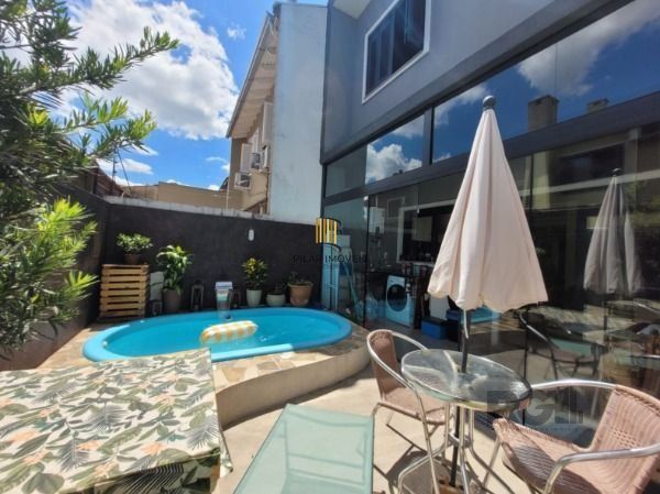 Casa de Condomínio 3 dormitórios no bairro Hípica