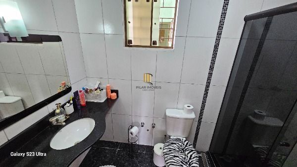 Casa em Porto Alegre, no bairro Vila Nova, com 3 dormitório(s), e 3 banheiros, à venda.