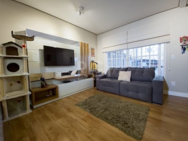 Casa em Porto Alegre, no bairro Vila Conceição, com 3 dormitório(s), e 3 banheiros, à venda.