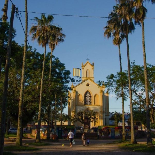 Casa em Porto Alegre, no bairro Belém Novo, com 3 dormitório(s), e 3 banheiros, à venda.
