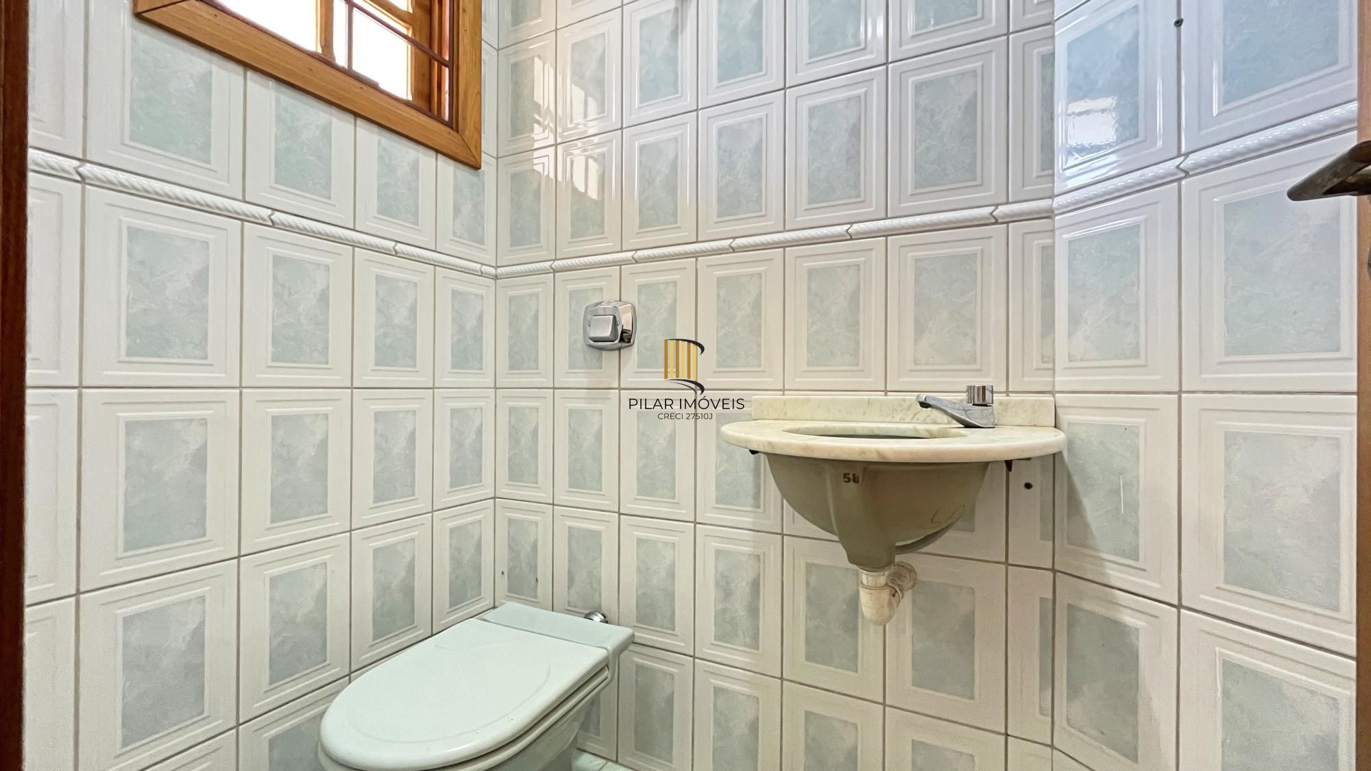 Casa 5 dormitórios no bairro Ipanema