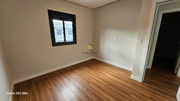 Casa em Porto Alegre, no bairro Hípica, com 3 dormitório(s), e 3 banheiros, à venda.