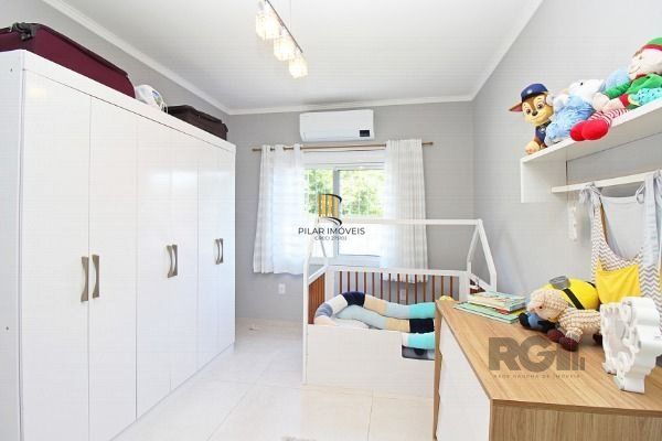 Casa em Porto Alegre, no bairro Espírito Santo, com 3 dormitório(s), e 3 banheiros, à venda.