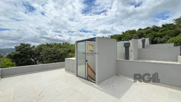 Casa Condominio em Porto Alegre, no bairro Tristeza, com 3 dormitório(s), e 3 banheiros, à venda.