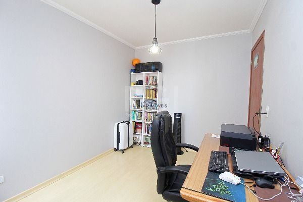 Casa em Porto Alegre, no bairro Hípica, com 3 dormitório(s), e 3 banheiros, à venda.