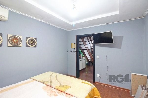 Casa em Porto Alegre, no bairro Hípica, com 2 dormitório(s), e 2 banheiros, à venda.