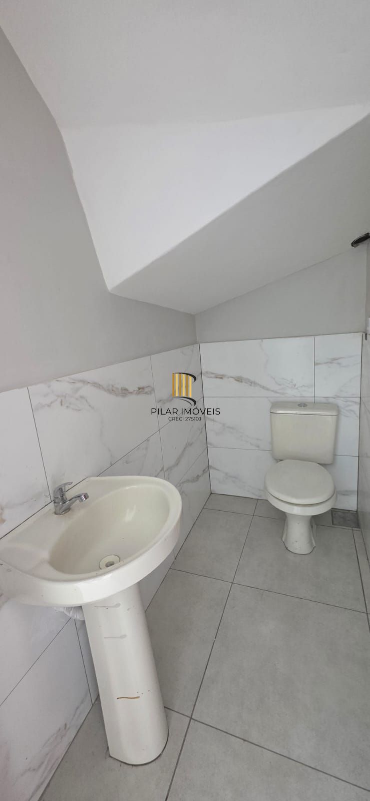 Casa 2 dormitórios no bairro Hípica