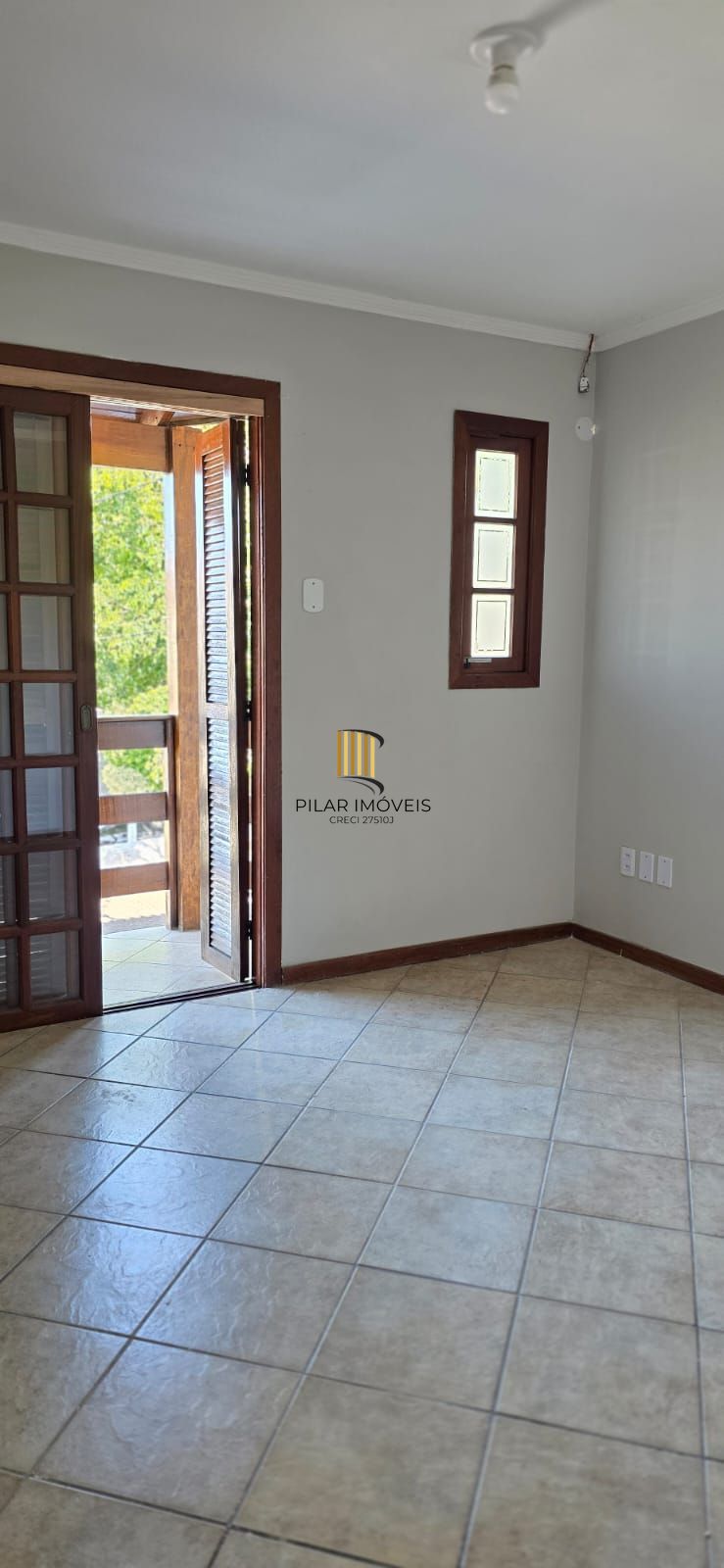 Casa 2 dormitórios no bairro Hípica