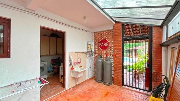 Casa para Venda - 235.64m², 3 dormitórios, sendo 1 suites, 3 vagas - Guarujá