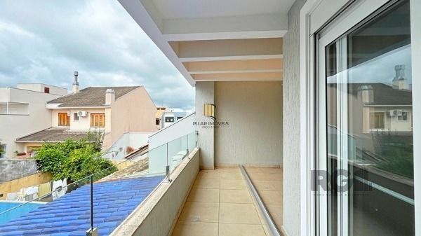 Casa em Porto Alegre, no bairro Hípica, com 3 dormitório(s), e 3 banheiros, à venda.