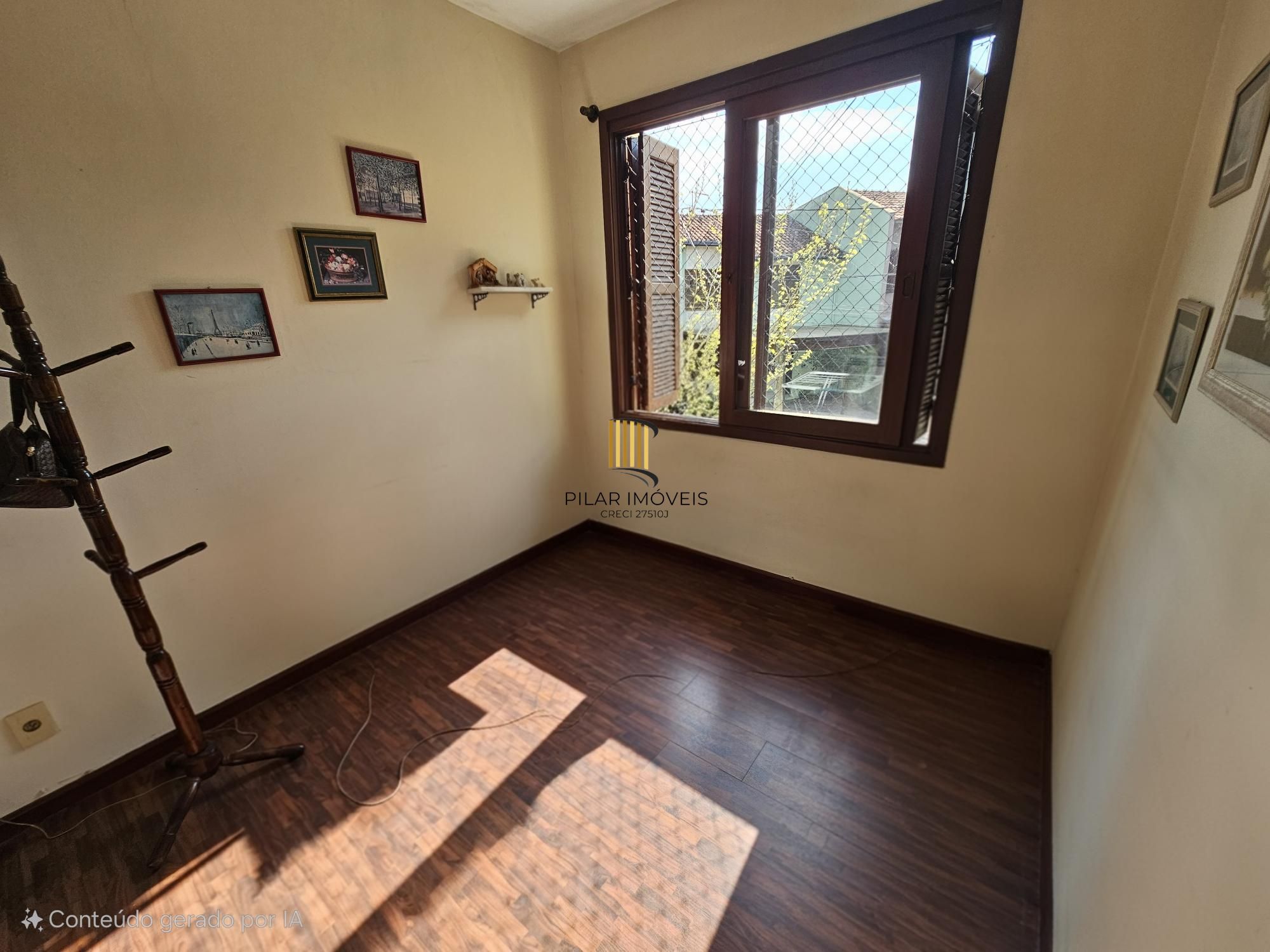 Casa 3 dormitórios no bairro Hípica