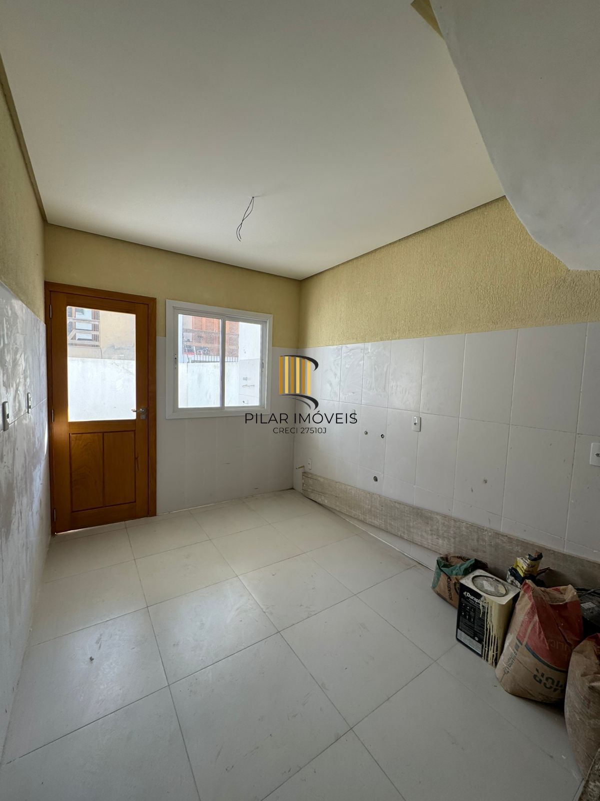 casa com 3 suites no caminhos do sol