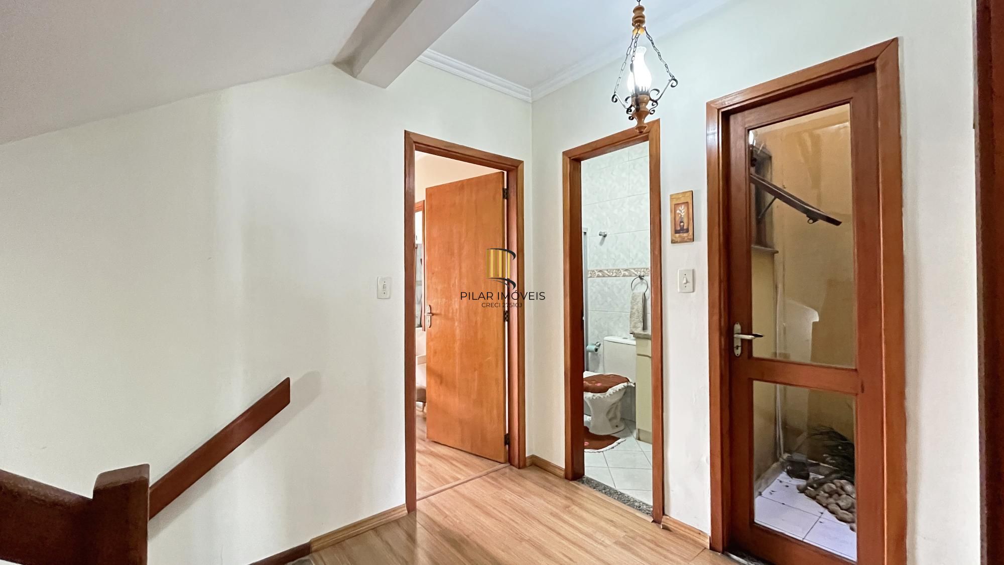 Casa em Porto Alegre, no bairro Hípica, com 3 dormitório(s), e 3 banheiros, à venda.