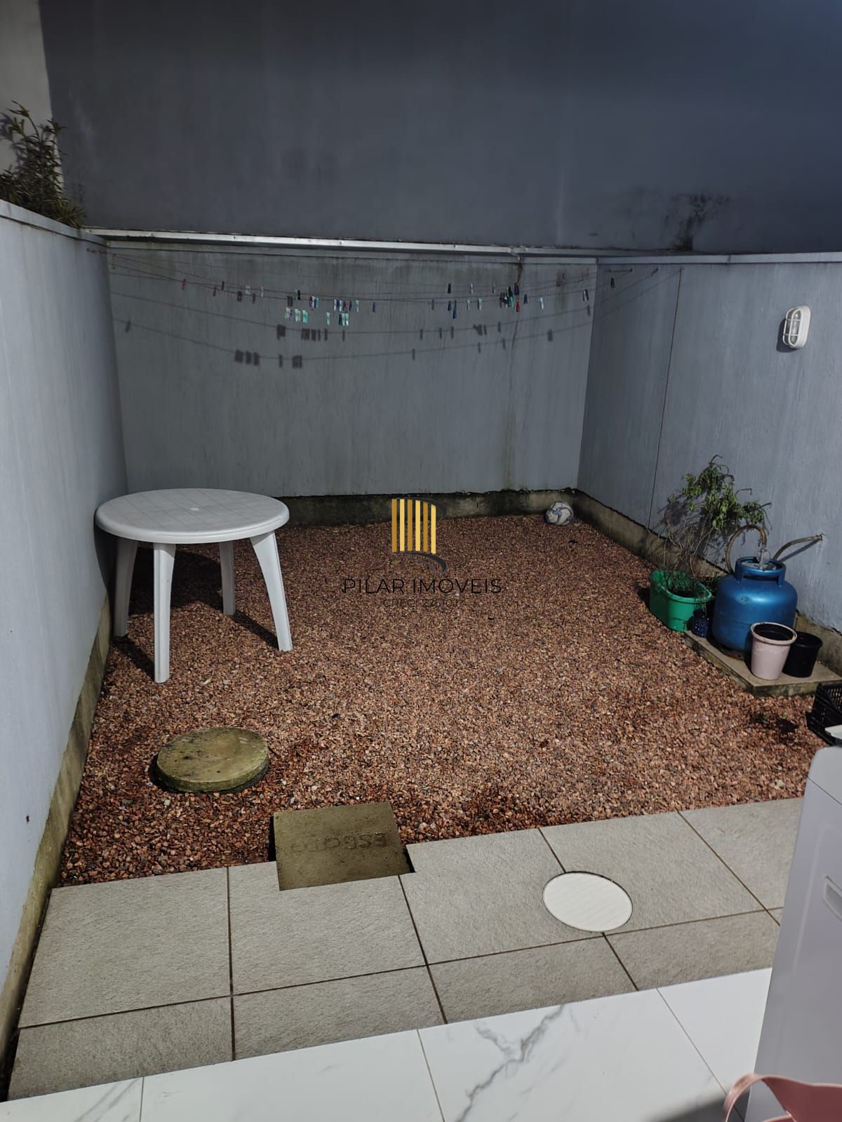 Sobrado com 2 suítes, 84m², no Portal do Guarujá