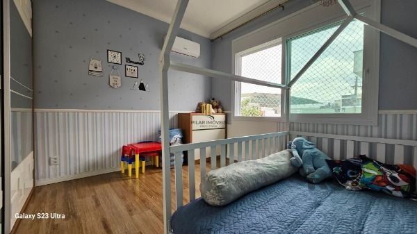 Casa em Porto Alegre, no bairro Hípica, com 3 dormitório(s), e 3 banheiros, à venda.