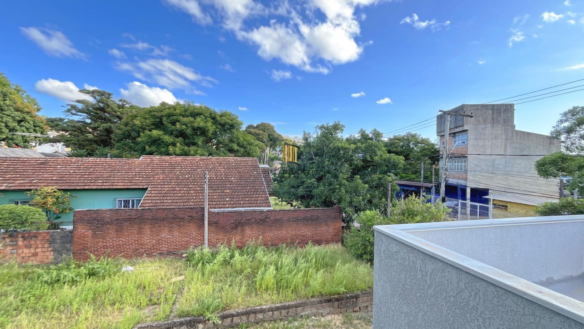 Casa Condominio em Porto Alegre, no bairro Vila Nova, com 2 dormitório(s), e 2 banheiros, à venda.
