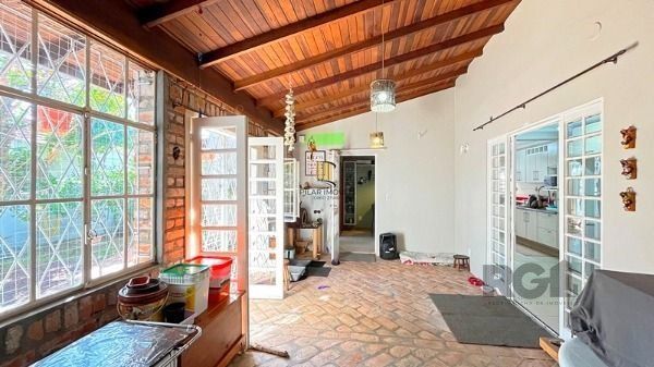 Casa Condominio em Porto Alegre, no bairro Santa Tereza, com 3 dormitório(s), e 3 banheiros, à venda.