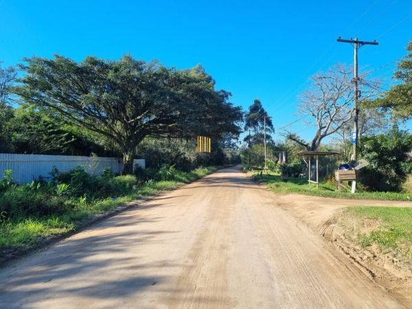 Sítio em Porto Alegre, no bairro Lageado, à venda.