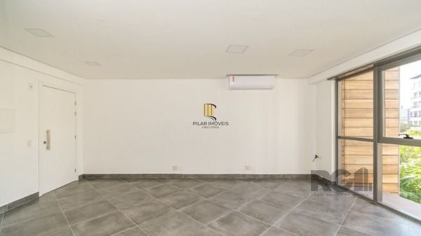 Conjunto/Sala em Porto Alegre, no bairro Tristeza, e 0 banheiros, à venda.