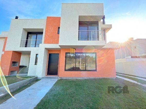 Casa em Porto Alegre, no bairro Hípica, com 3 dormitório(s), e 3 banheiros, à venda.