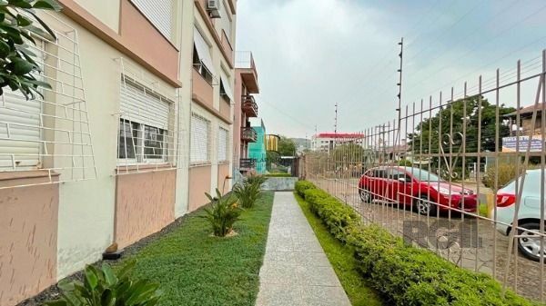 Apartamento em Porto Alegre, no bairro Camaquã, com 1 dormitório(s), e 1 banheiros, à venda.