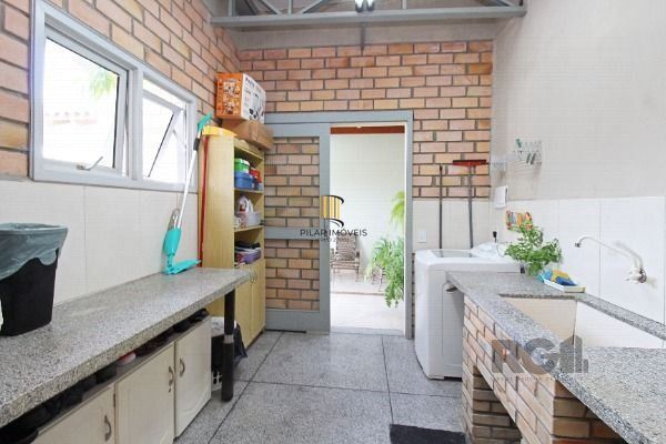 Casa em Porto Alegre, no bairro Belém Novo, com 3 dormitório(s), e 3 banheiros, à venda.
