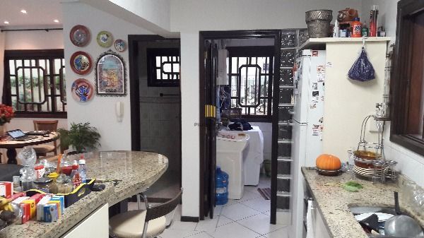 Casa para Venda - 300m², 3 dormitórios, sendo 3 suites, 4 vagas - Espirito Santo
